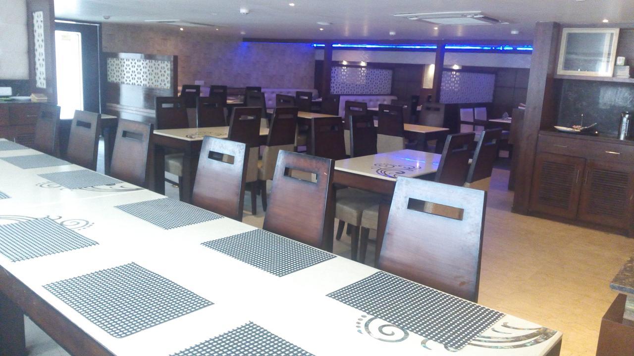 Hotel Opulence Pathankot Exterior photo
